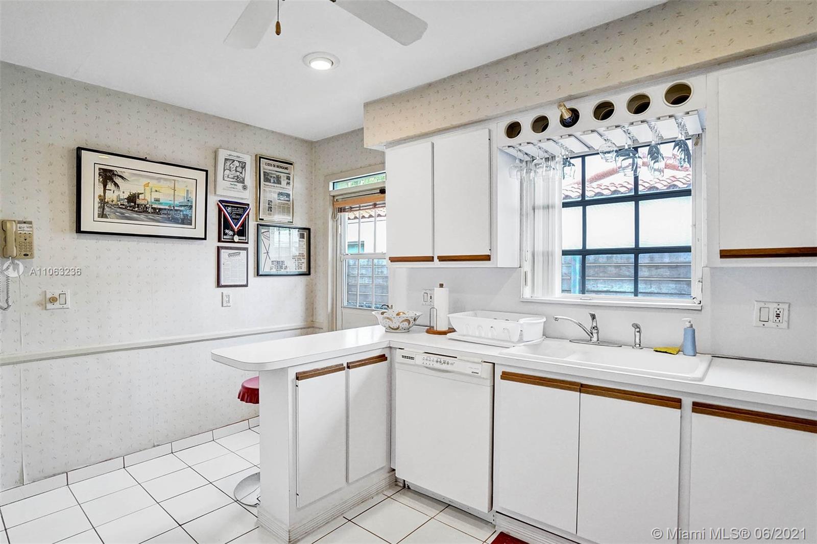 4601 Alton Road Miami Beach, FL 33140 - Photo 29 of 53