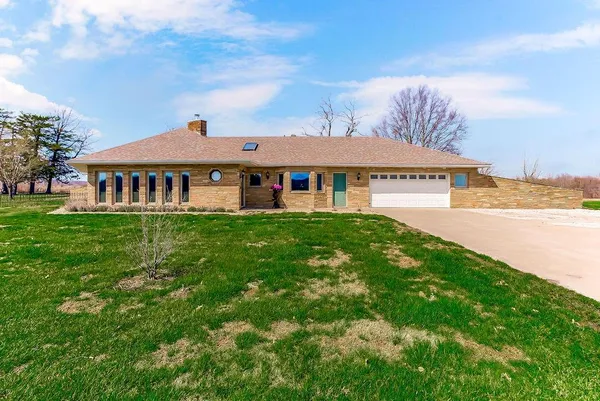 $525,000 | 32701 South Dorsett Hill Lane, Archie, MO 64725