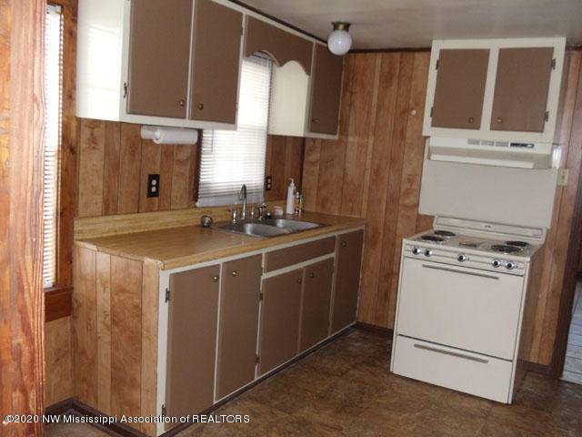 1462-1464 Merry Hill Ranch Road Senatobia, MS 38668 - Photo 15 of 16 Kitchen