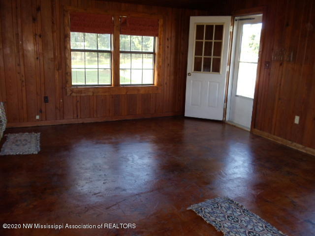 1462-1464 Merry Hill Ranch Road Senatobia, MS 38668 - Photo 16 of 16 living room
