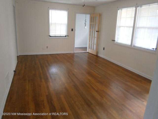 1462-1464 Merry Hill Ranch Road Senatobia, MS 38668 - Photo 8 of 16 Living Room