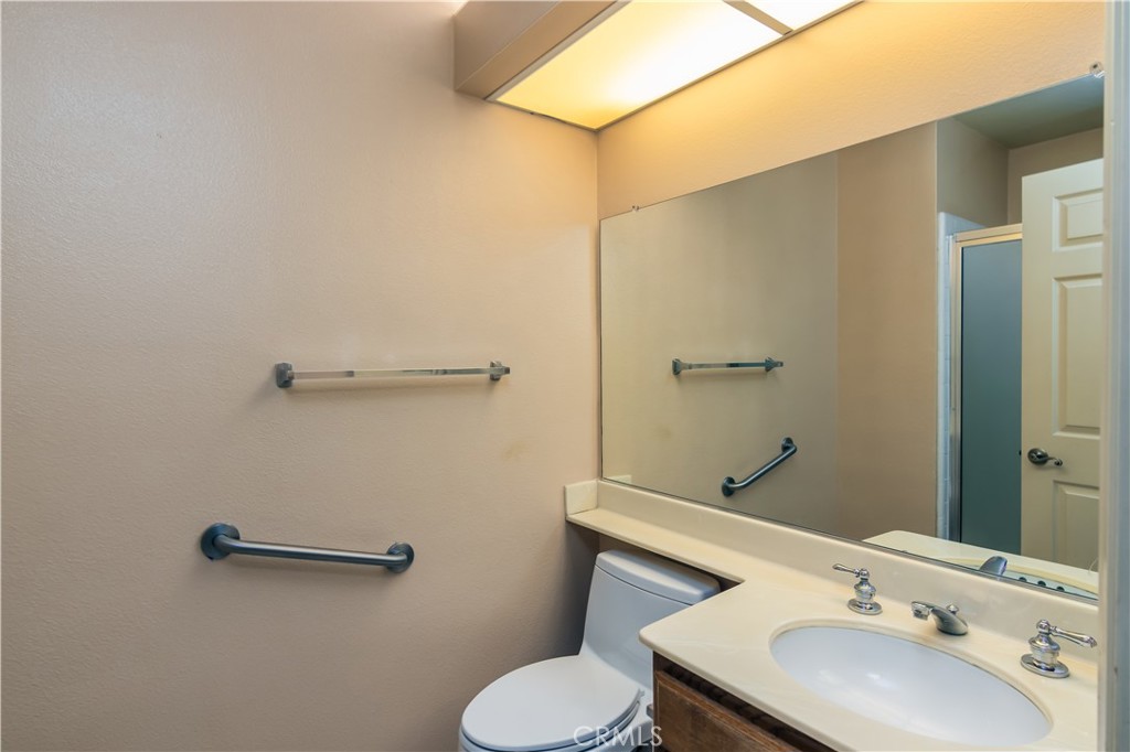 2887 Queens Way Thousand Oaks, CA 91362 - Photo 19 of 35 a bathroom with a sink toilet and mirror