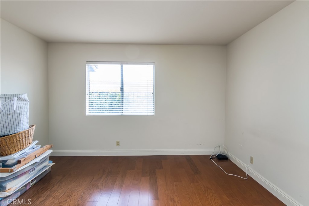 2887 Queens Way Thousand Oaks, CA 91362 - Photo 20 of 35 an empty room with a window
