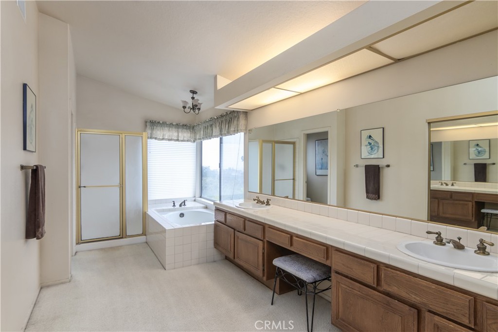 2887 Queens Way Thousand Oaks, CA 91362 - Photo 25 of 35 a bathroom with a double vanity sink a mirror and a bathtub