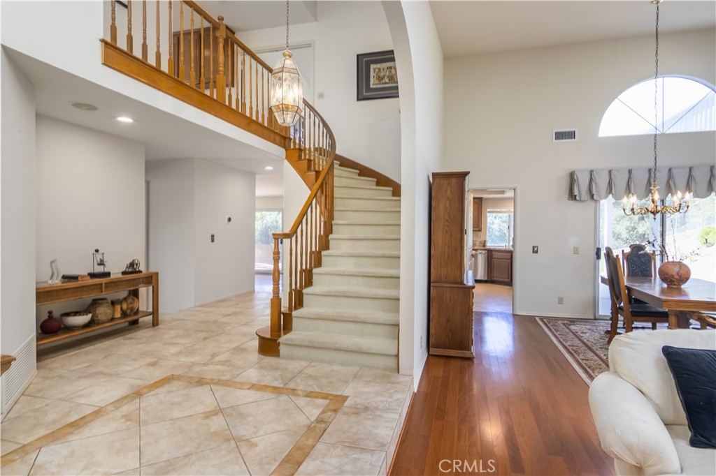 2887 Queens Way Thousand Oaks, CA 91362 - Photo 4 of 35 a view of entryway and hall