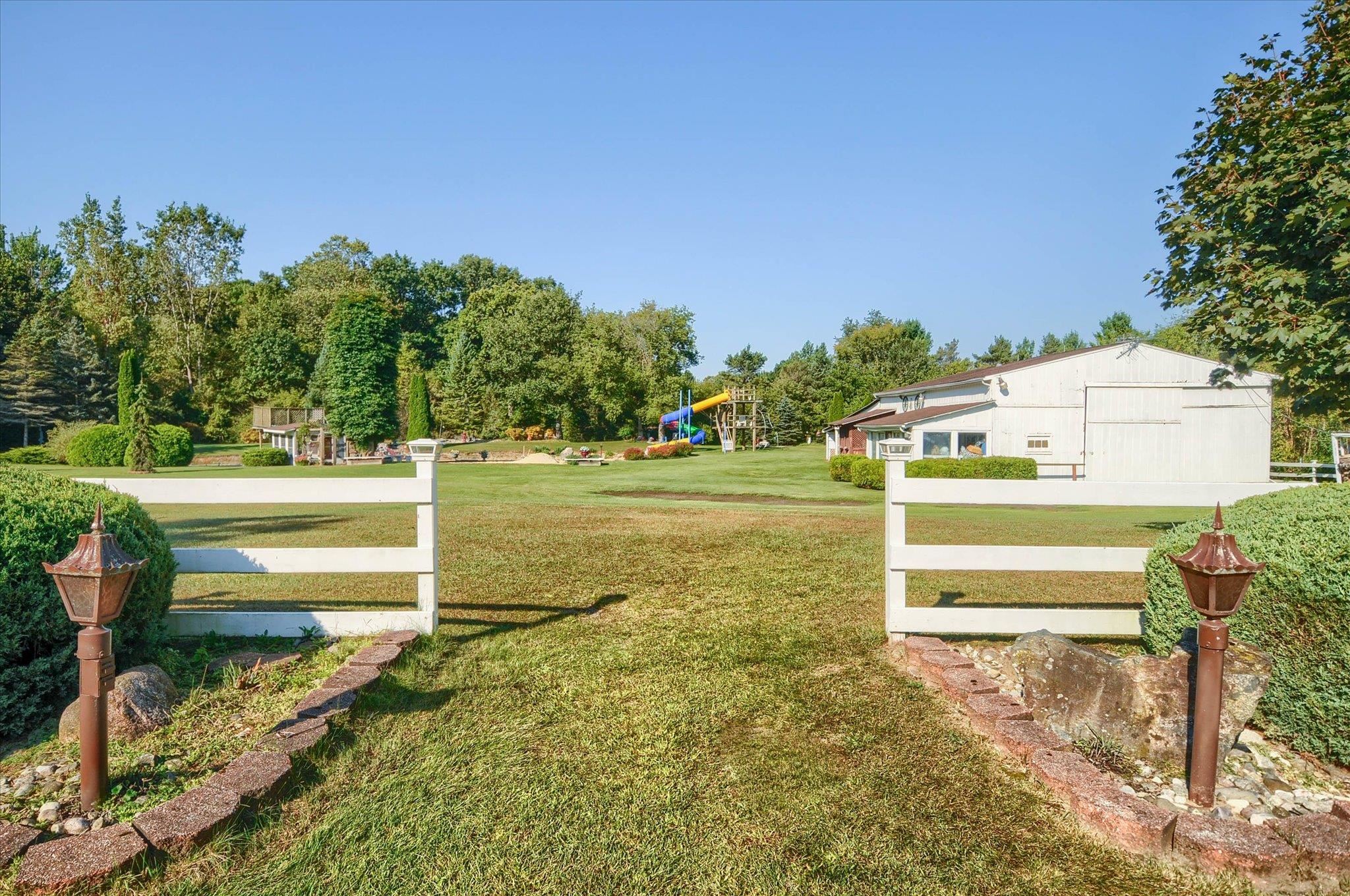 5379 North Irish Road Davison, MI 48423 - Photo 56 of 91 50177190-6b948341-d877-4423-b799-c6720a9d30ed.JPG