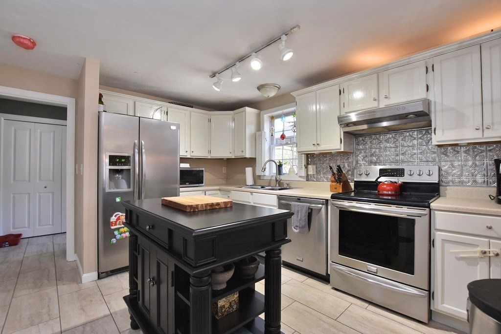 3 Gull Lane Wareham, MA 02571 - Photo 2 of 24