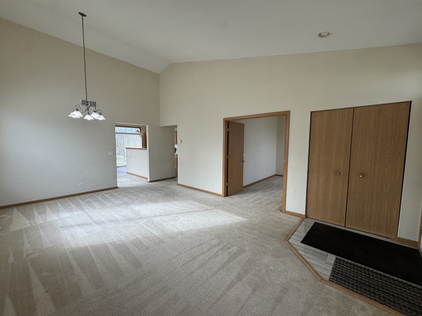 1991 Westridge Place Aurora, IL 60504 - Photo 4 of 19