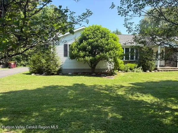 $1,900 | 2825 Best Lane, Hudson, NY 12534