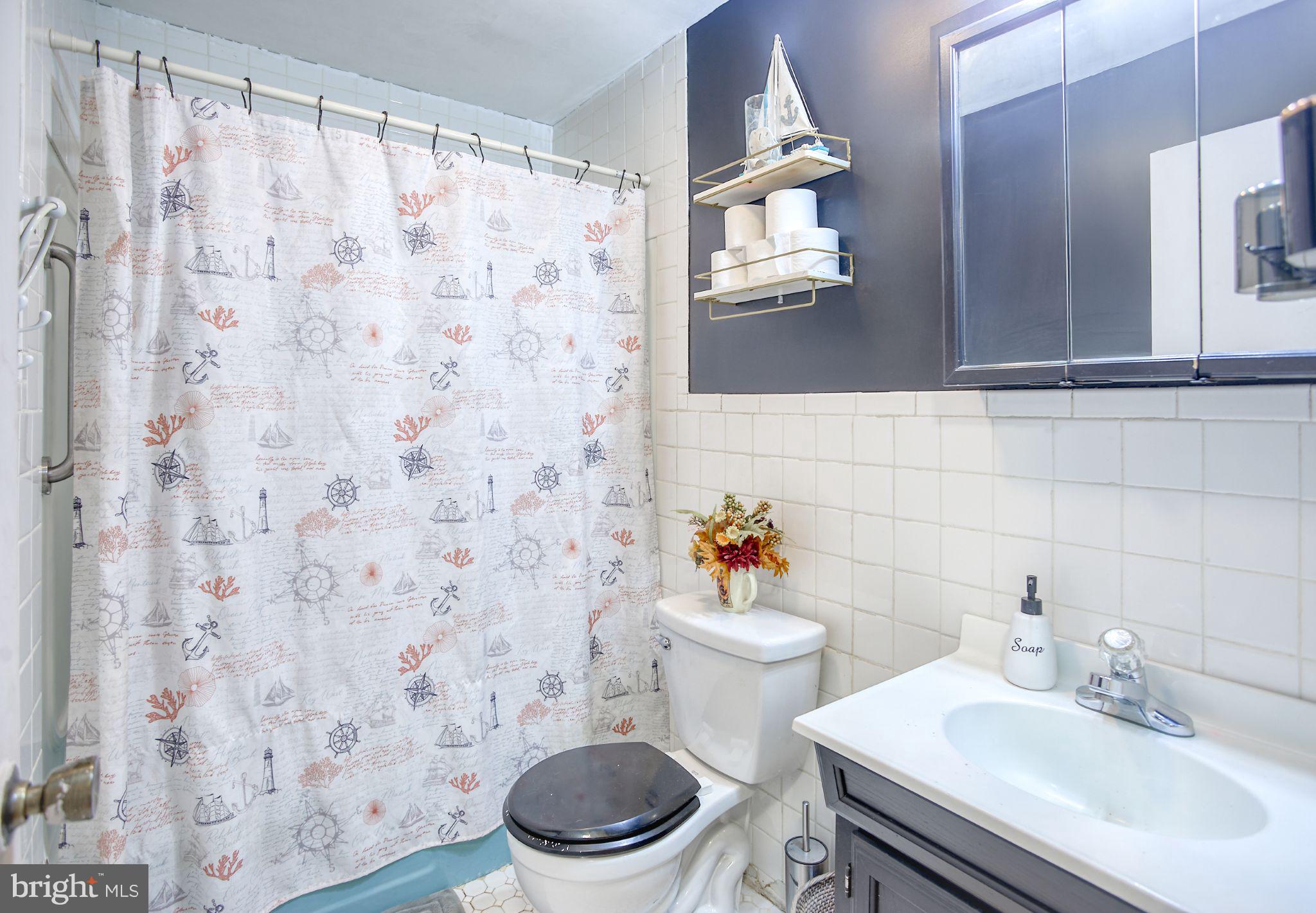 315 Wembley Road Reisterstown, MD 21136 - Photo 16 of 25 Full Bathroom