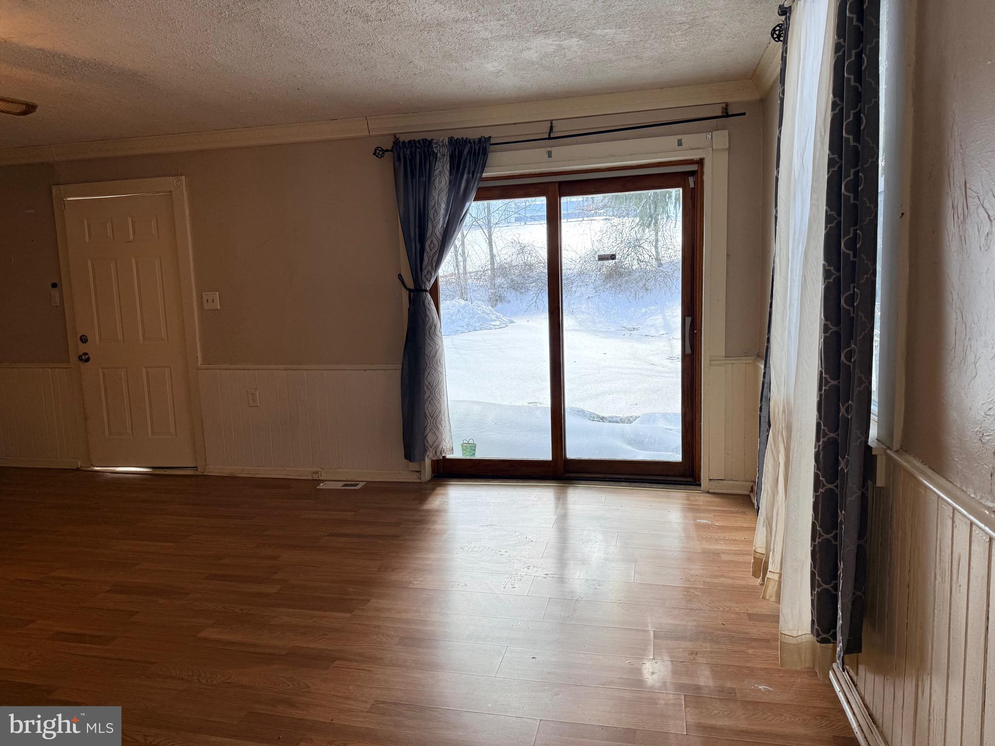 18 Booker Road Delta, PA 17314 - Photo 19 of 39 Living room leading to backyard patio, view 4