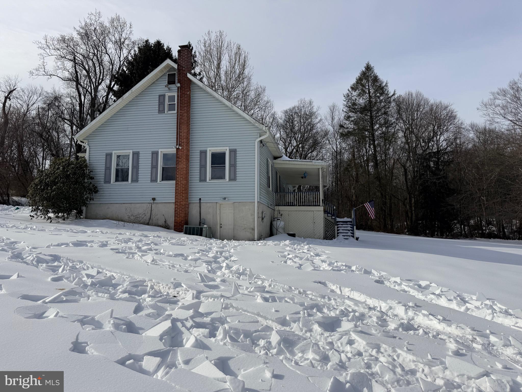 18 Booker Road Delta, PA 17314 - Photo 4 of 39 Side front