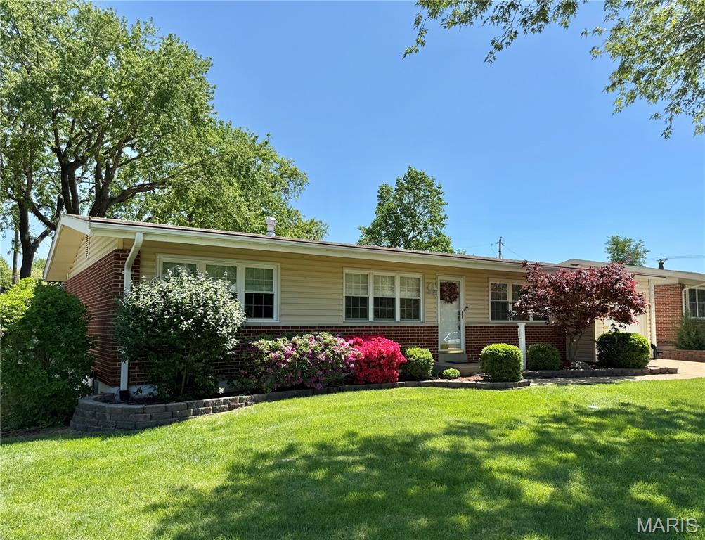 1330 Spring Valley Drive Florissant, MO 63033 - Photo 2 of 33
