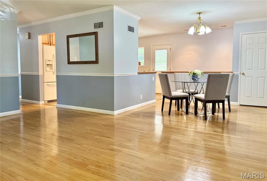 1330 Spring Valley Drive Florissant, MO 63033 - Photo 5 of 33