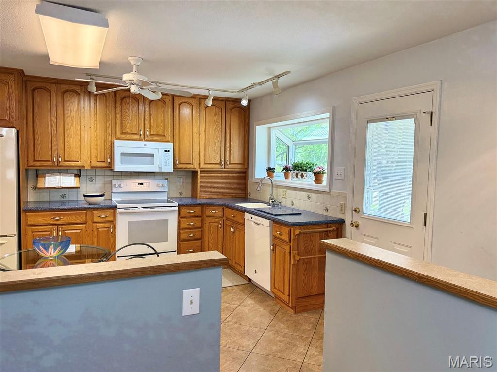 1330 Spring Valley Drive Florissant, MO 63033 - Photo 6 of 33
