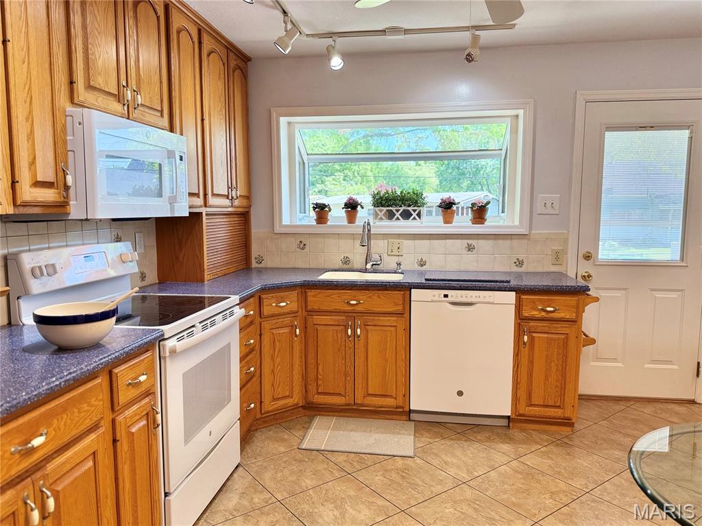 1330 Spring Valley Drive Florissant, MO 63033 - Photo 8 of 33