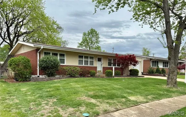 $230,000 | 1330 Spring Valley Drive, Florissant, MO 63033