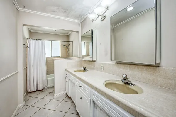 an empty room with wooden floor and ceiling fan