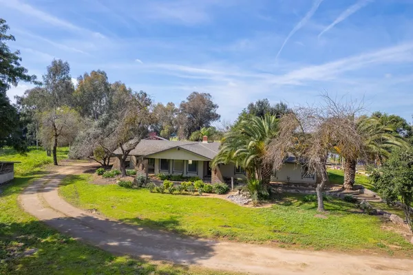 a view of an entryway of the house