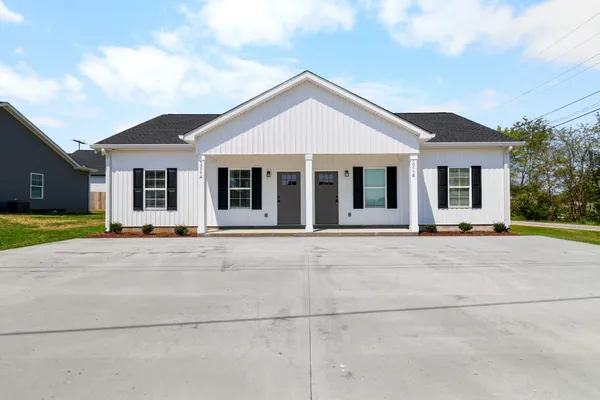 $1,400 | 1011 Oak Street, Unit A, Portland, TN 37148