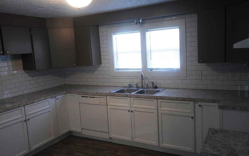 11 Coomes Street Springfield, MA 01108 - Photo 4 of 17