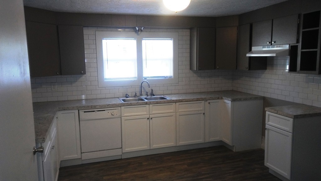 11 Coomes Street Springfield, MA 01108 - Photo 5 of 17