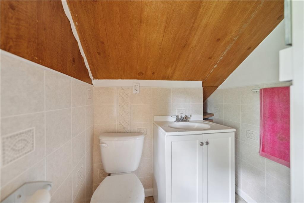 611 Payne Hill Road Clairton, PA 15025 - Photo 23 of 40 Half bath in third bedroom