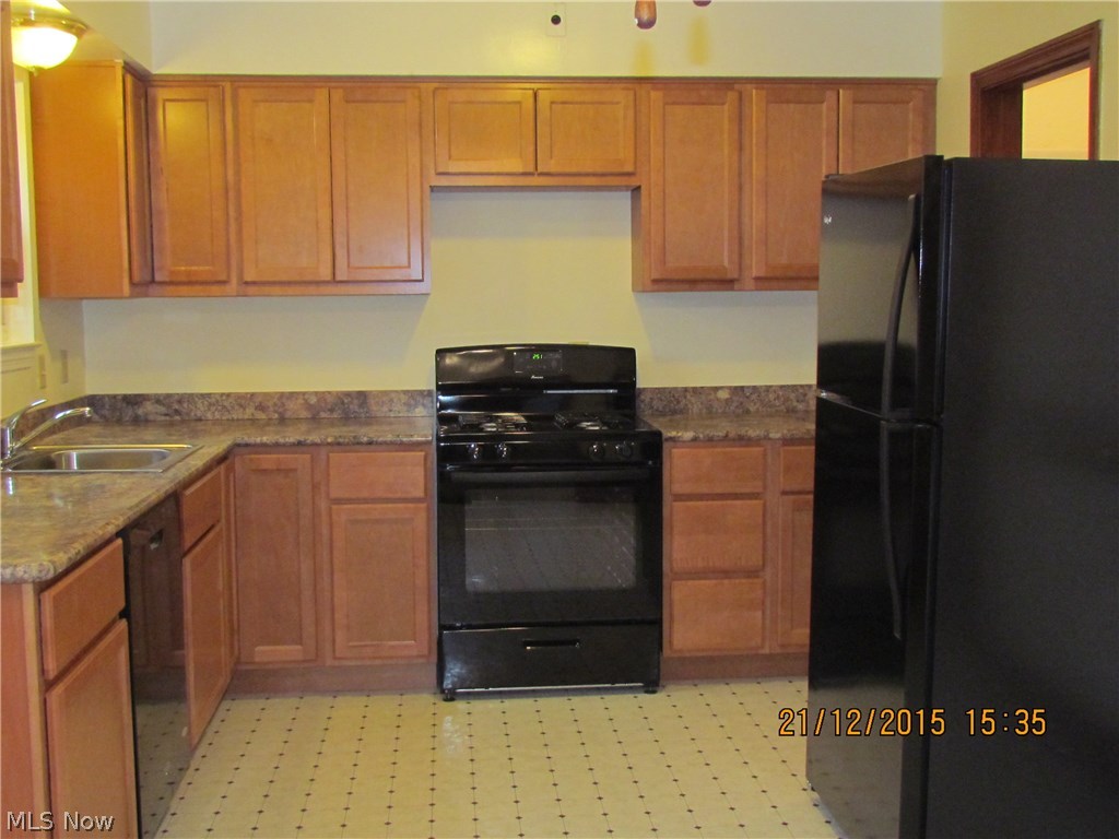 5200 West Ridgewood Drive Cleveland, OH 44134 - Photo 6 of 22