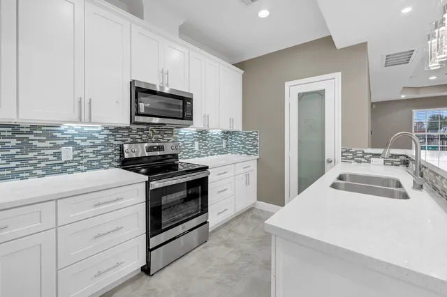 $2,299 | 5914 Southridge Street, Unit B, Houston, TX 77033