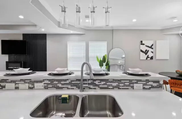 $2,299 | 5914 Southridge Street, Unit B, Houston, TX 77033