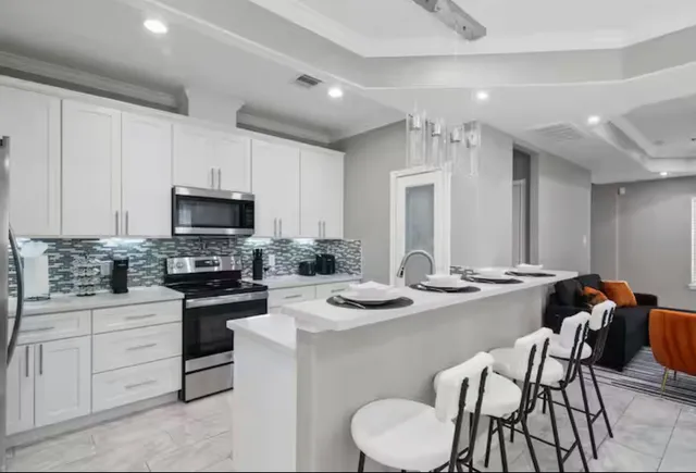 $2,299 | 5914 Southridge Street, Unit B, Houston, TX 77033