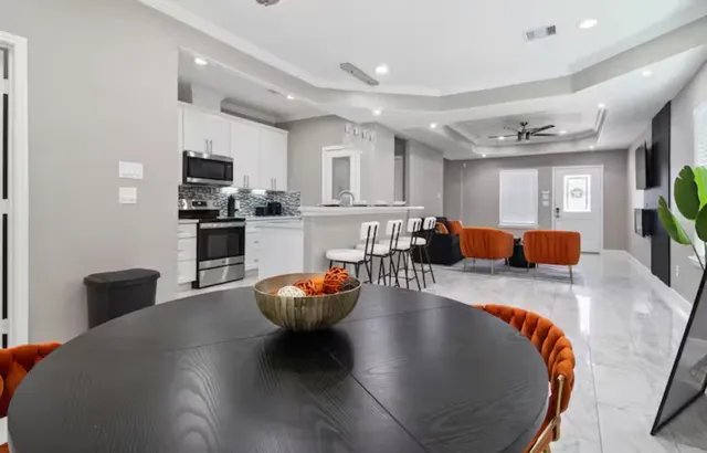 $2,299 | 5914 Southridge Street, Unit B, Houston, TX 77033