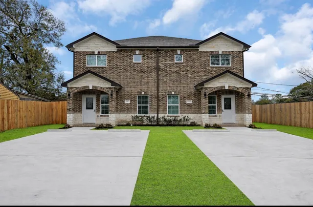 $2,299 | 5914 Southridge Street, Unit B, Houston, TX 77033