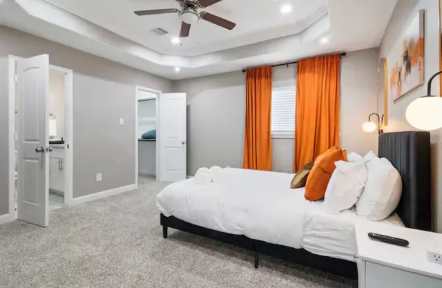 $2,299 | 5914 Southridge Street, Unit B, Houston, TX 77033