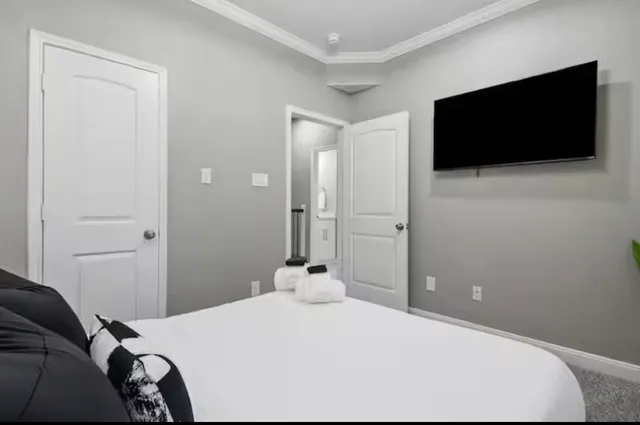 $2,299 | 5914 Southridge Street, Unit B, Houston, TX 77033