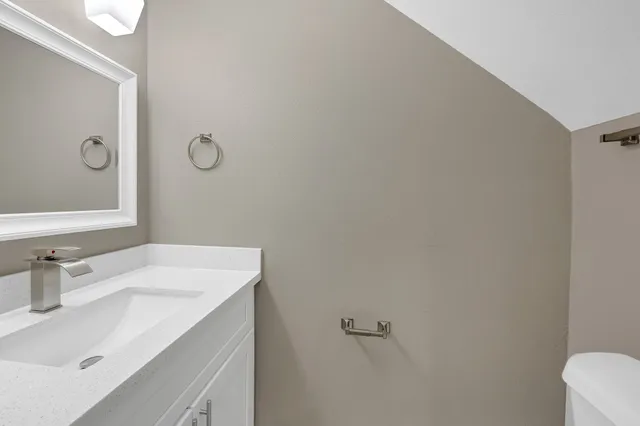 $2,299 | 5914 Southridge Street, Unit B, Houston, TX 77033