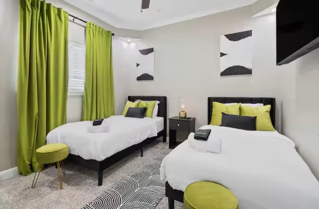 $2,299 | 5914 Southridge Street, Unit B, Houston, TX 77033