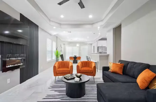 $2,299 | 5914 Southridge Street, Unit B, Houston, TX 77033