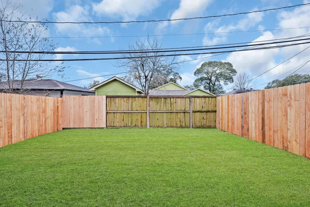 $2,299 | 5914 Southridge Street, Unit B, Houston, TX 77033