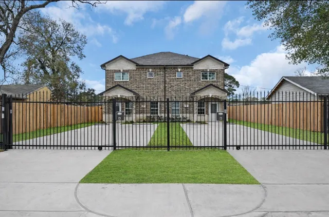 $2,299 | 5914 Southridge Street, Unit B, Houston, TX 77033