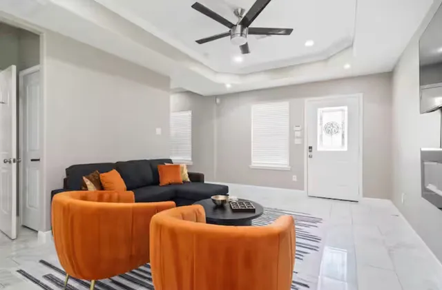 $2,299 | 5914 Southridge Street, Unit B, Houston, TX 77033