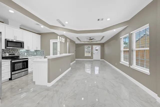 $2,299 | 5914 Southridge Street, Unit B, Houston, TX 77033