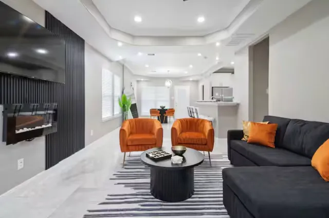 $2,299 | 5914 Southridge Street, Unit B, Houston, TX 77033