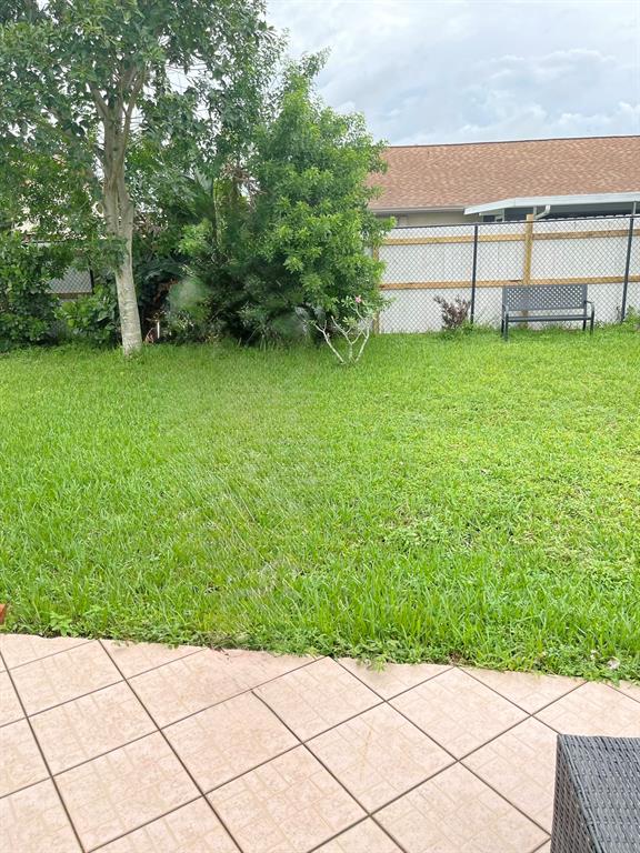 9138 Bedford Drive Boca Raton, FL 33434 - Photo 18 of 21 a view of a backyard with a sitting area
