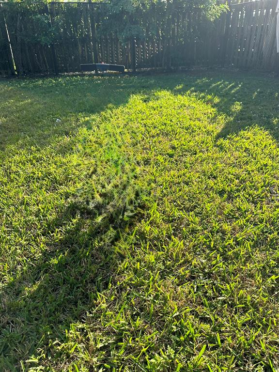 9138 Bedford Drive Boca Raton, FL 33434 - Photo 19 of 21 a backyard of a house with lots of green space