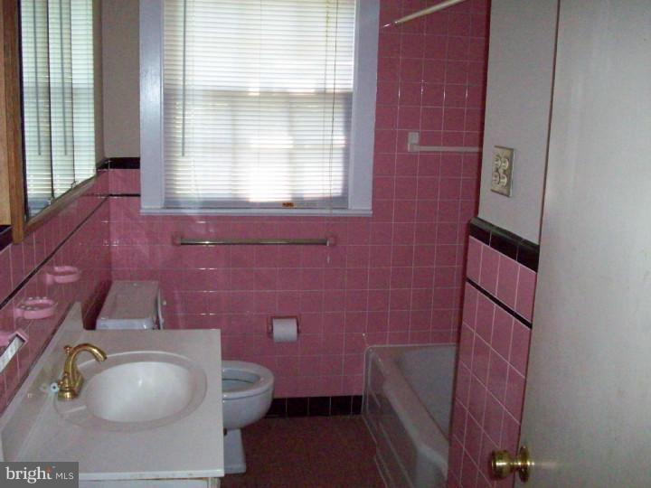 1704 Deep Run Road Pipersville, PA 18947 - Photo 9 of 12 Bathroom
