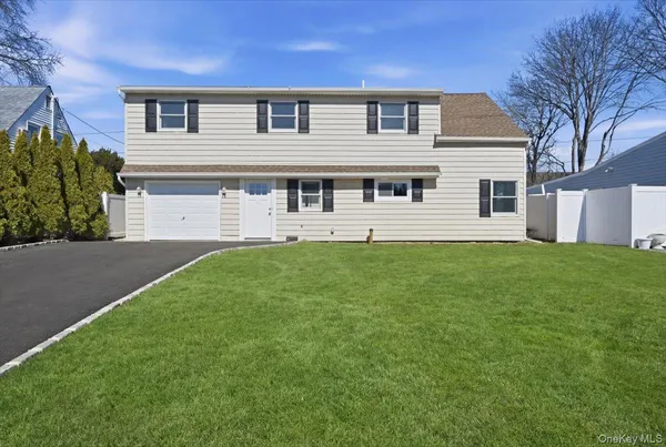 $929,999 | 38 Bobolink Lane, Levittown, NY 11756