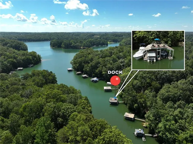 a view of yard with green space