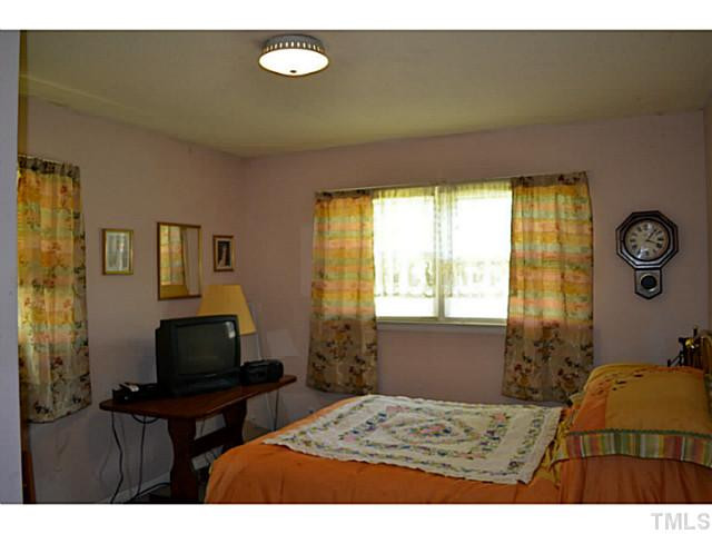 901 Arvin Road Durham, NC 27704 - Photo 12 of 24 Photo 12