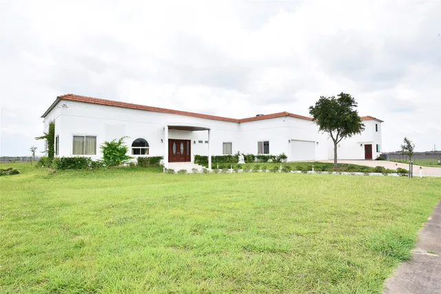a view of a house with a big yard
